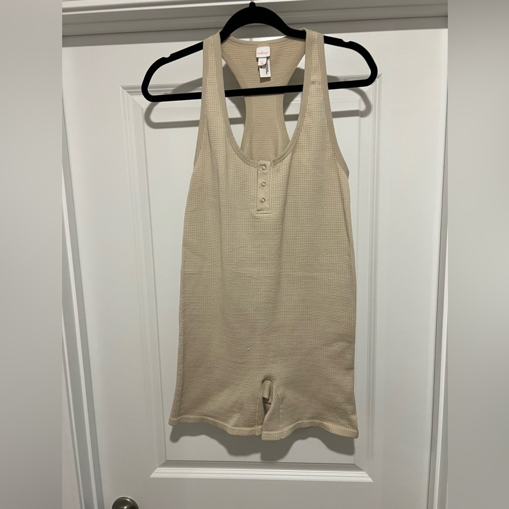 Colsie Cream Sleeveless Romper